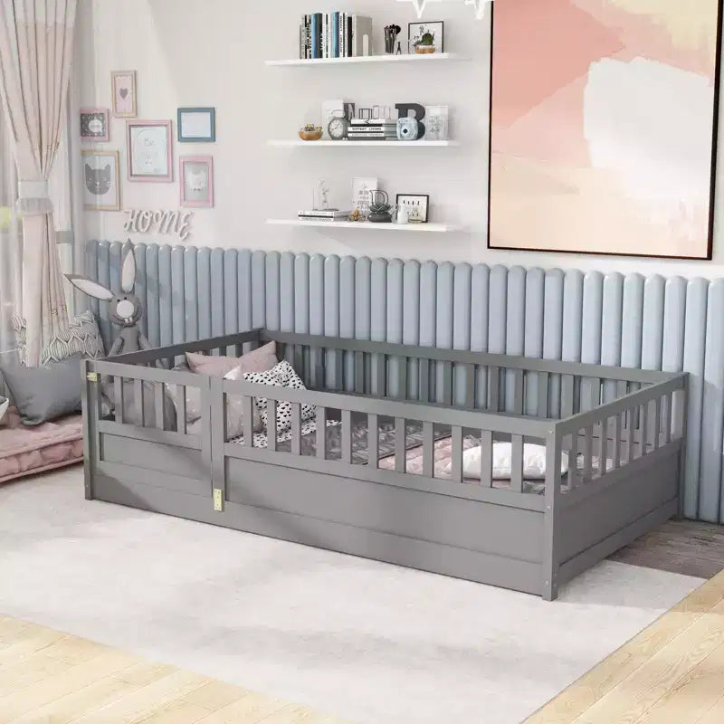 Lit de sol une place pour enfants, lit en bois pour tout-petits avec clôture et porte, lit de sol pour enfants filles et garçons, en bois de pin, gris