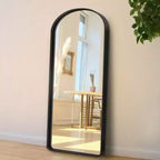 Miroir noir pleine longueur de 31,5 x 70,87 pouces en alliage d'aluminium, de forme arquée et profonde, sans support, pour la décoration murale du salon et de la chambre.